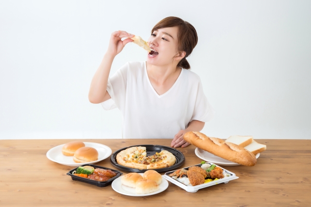 バランスの偏った食事も冷え性の原因になります