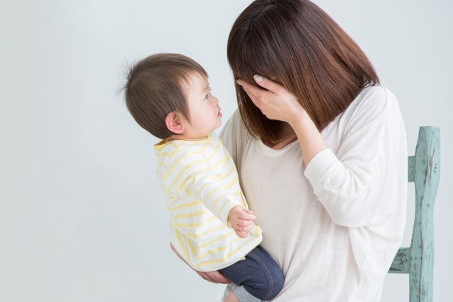 出産後の体調不良に悩む女性